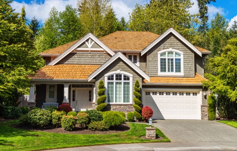 exterior Front yard of a beautiful house in Bend
